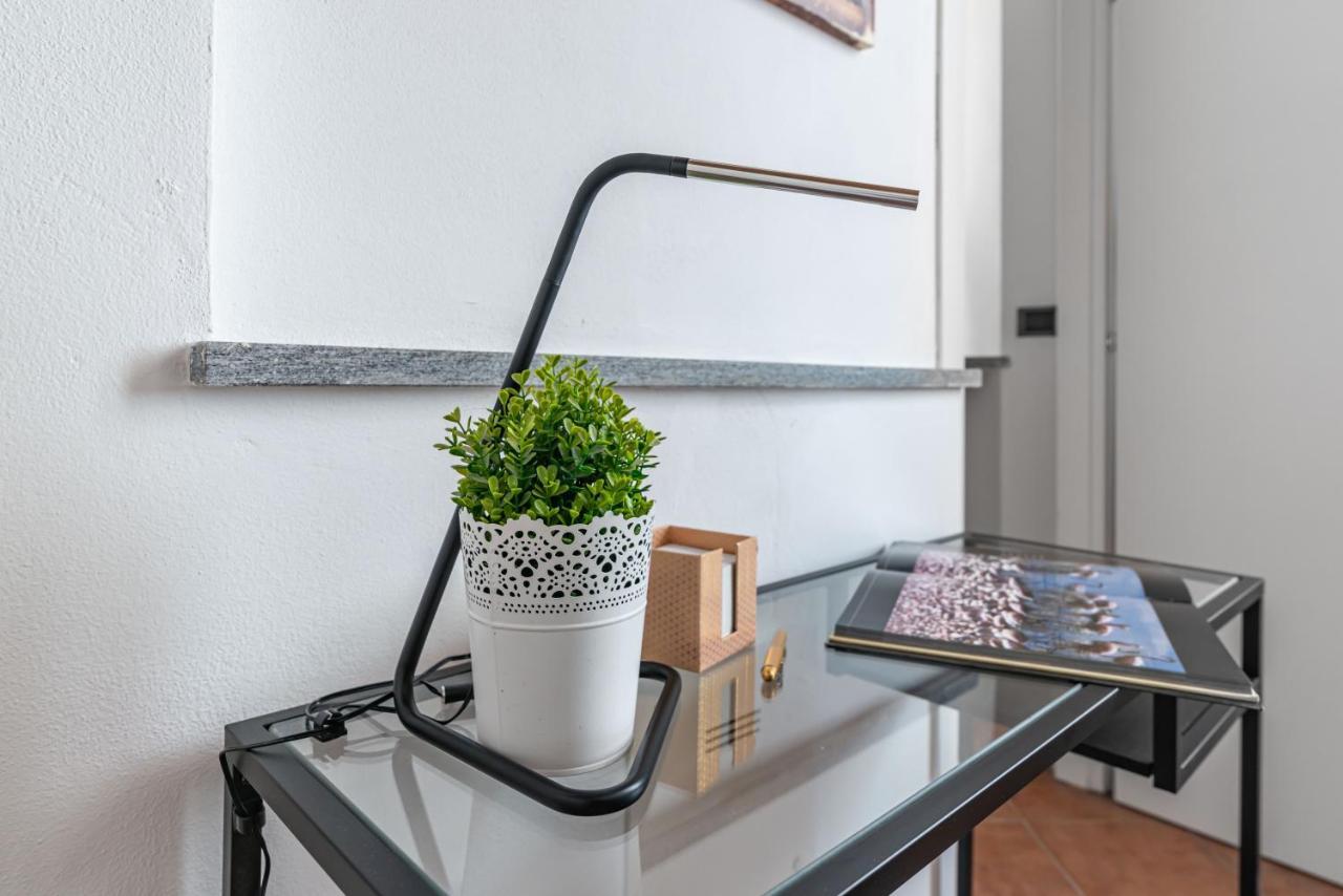 House Of Foscolo - Palazzo Cornazzani - By Host4U Apartment Pavia Exterior photo